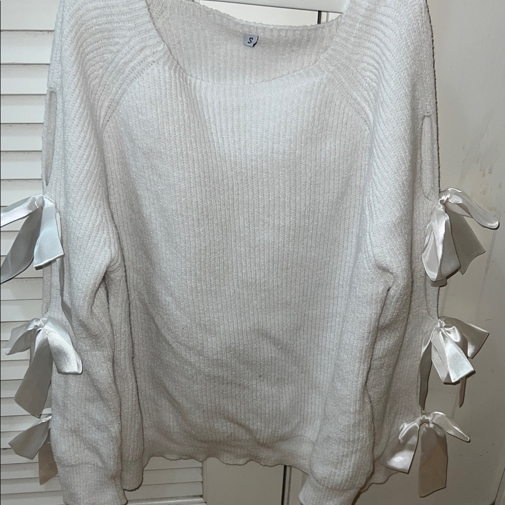 NWOT White Ribbon-Tie Sleeve Crewneck Sweater